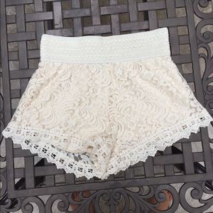 Cream junior shorts